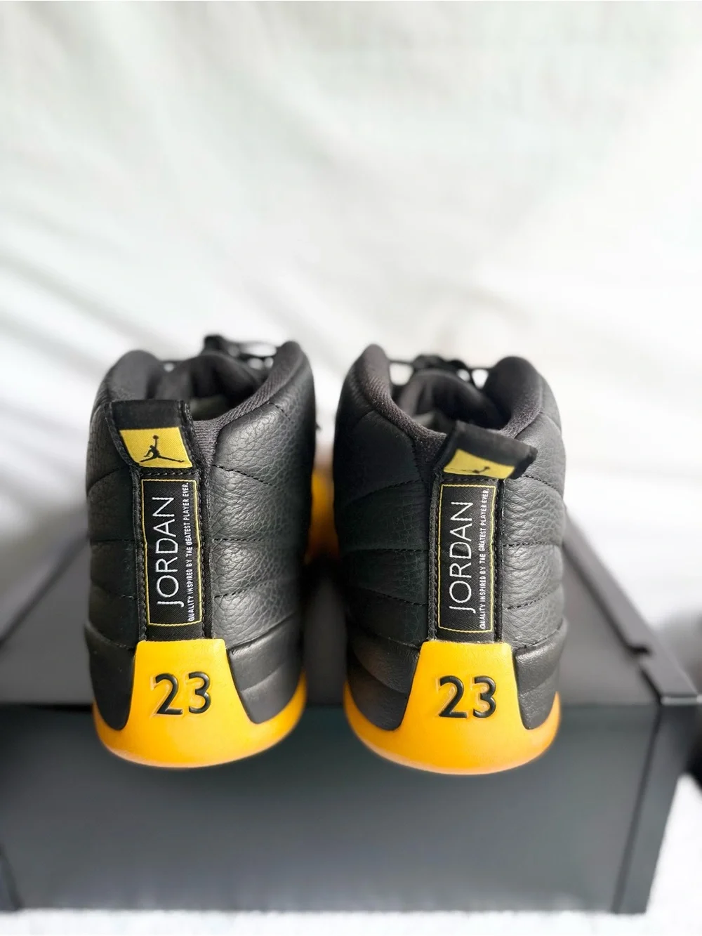 AUTHENTIC Jordan 12 Retro Black University Gold size 9 130690-070 2020 PRE-OWNED